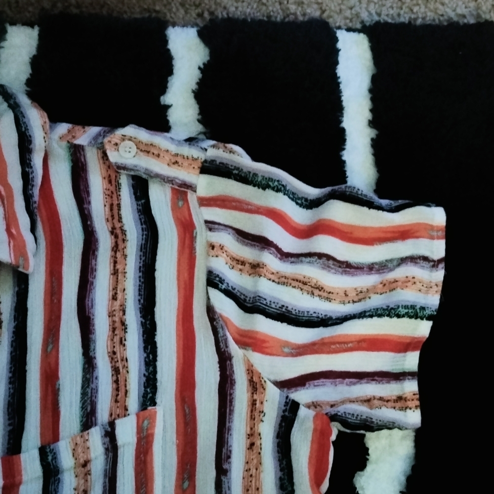 Davi & Dani (Size M) Multicolor Stripe Print Butt… - image 5